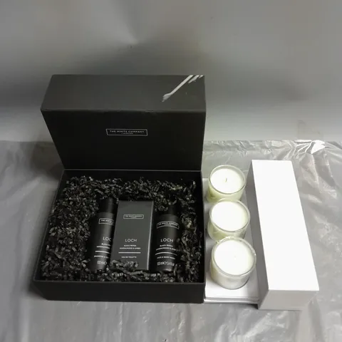 BOXED THE WHITE COMPANY LOT OF 2 PRODUCTS TO INCLUDE SPA TRIO OF VOTIVES AND LOCH GIFT SET