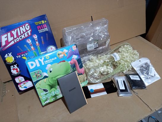 LOT OF APPROX 10 ASSORTED HOUSEHOLD ITEMS TO INCLUDE FLYING ROCKET GAME, EYELASHES, STORAGE ORGANIZER, ETC