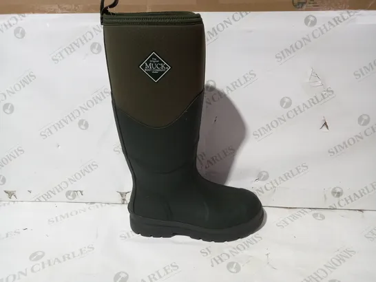 BOXED PAIR OF MUCK BOOT COMPANY WELLINGTON BOOTS IN GREEN UK SIZE 6