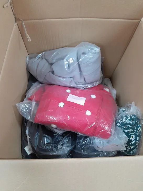 LARGE BOX OF ASSORTED CLOTHING ITEMS TO INCLUDE COATS, KNITWEAR AND TOPS