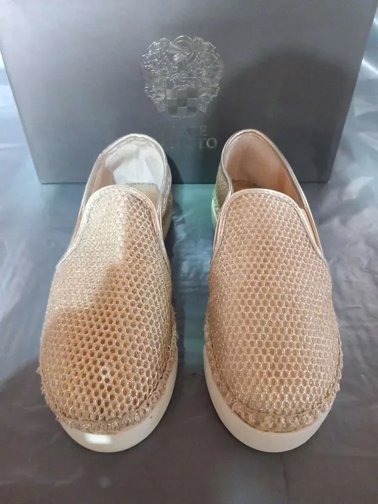 BOXED VINCE CAMUTO TAMBIE GOLD FABRIC SNEAKERS SIZE 3.5