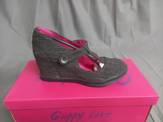 BOX OF APPROXIMATELY 10 BLACK  GUPPY LOVE BY BLOWFISH SHOES IN VARIOUS SIZES 