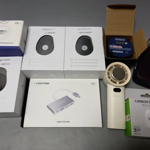 LOT OF 9 ASSORTED TECH ITEMS TO INCLUDE CARBON MONOXIDE ALARM, USB-C HUB AND SMART BATTERY ISOLATOR