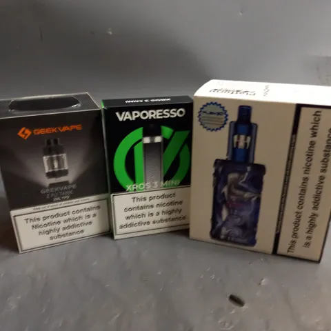 APPROXIMATELY 18 VAPES & E-CIGARETTES TO INCLUDE GEEKVAPE Z FLI TANK, VAPORESSO XROS 3 MINI, INNOKIN PLATFORM SERIES EDITION, ETC