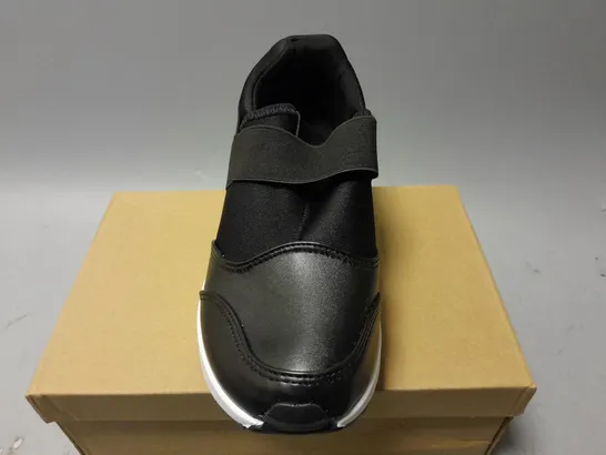 BOXED PAIR OF N/M YG-12 SLIP ON TRAINERS IN BLACK/WHITE - UK 4