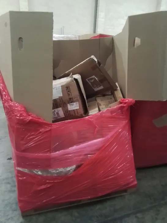 PALLET OF ASSORTED HOUSEHOLD ITEMS TO INCLUDE WOLVERINE PAPER SHREDDER, TOWER FAN AND DINING SET