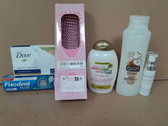 BOX OF APPROX 18 ASSORTED HEALTH AND BEAUTY ITEMS TO INCLUDE -  DOVE CREAM BAR SOAP , FIXODENT PLUS ADHESIVE CREAM , HAIR BRUSH ETC