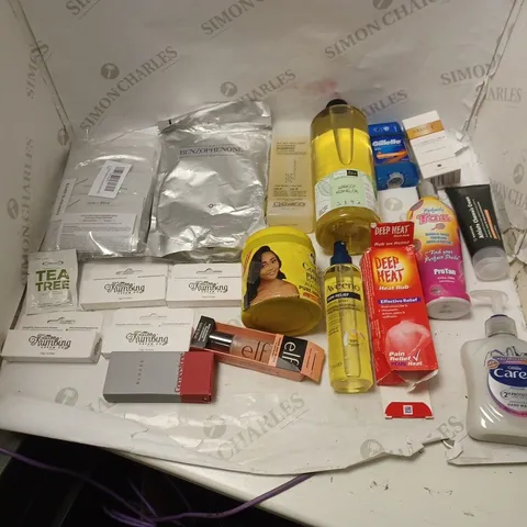 LOT OF APPROXIMATELY 20 ASSORTED HEALTH AND BEAUTY PRODUCTS TO INCLUDE DEEP HEAT HEAT RUB, ATHLETE CHAMOIS CREAM, AND CORNERSTONE BLADES ETC. 