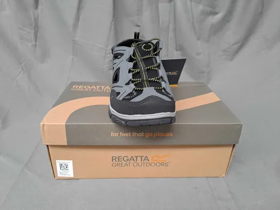 BOXED PAIR OF REGATTA MEN'S WESTSHORE 3 SHOES IN GREY/BLACK UK SIZE 10