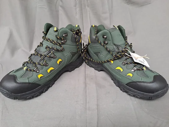 BOXED PAIR OF MOUNTAIN WAREHOUSE ADVENTURER WATERPROOF HIKING BOOTS IN GREEN UK SIZE 11