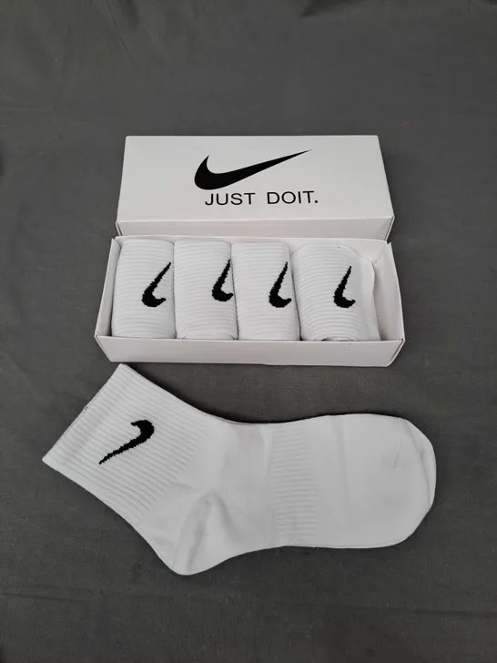 NIKE X5 SOCKS IN WHITE ONE SIZE