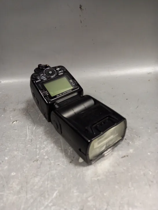 NIKON SPEEDLIGHT SB-700 CAMERA FLASH UNIT 