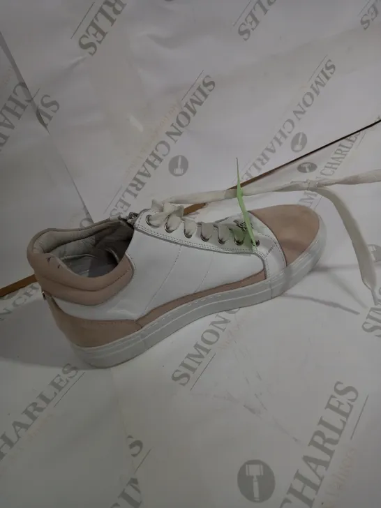 MODA WHITE  TRAINERS SIZE 5