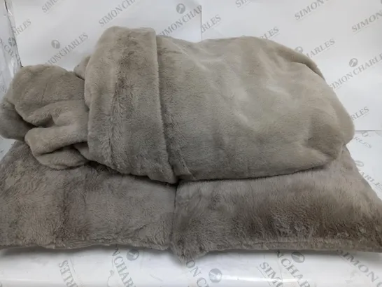 K BY KELLY HOPPEN LUXURY THROW WITH 2 CUSHIONS IN TAUPE