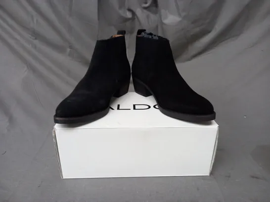 BOXED PAIR OF ALDO SUEDE ANKLE BOOTS IN BLACK SIZE 4