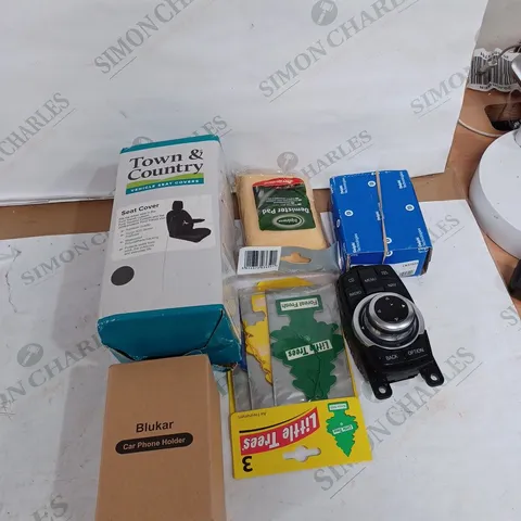 LARGE BOX OF ASSORTED CAR PRODUCT AND ACCESSORIES 