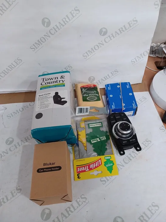 LARGE BOX OF ASSORTED CAR PRODUCT AND ACCESSORIES 