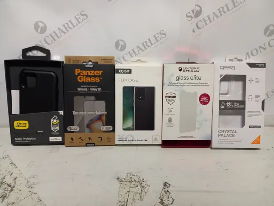 BOX OF APPROX 25 ASSORTED PHONE ITEMS TO INCLUDE - PANZER GLASS SAMSUN GALAXY S23 - XQISIT FLEX CASE - INVISIBLE SHIELD GLASS ELITE ETC