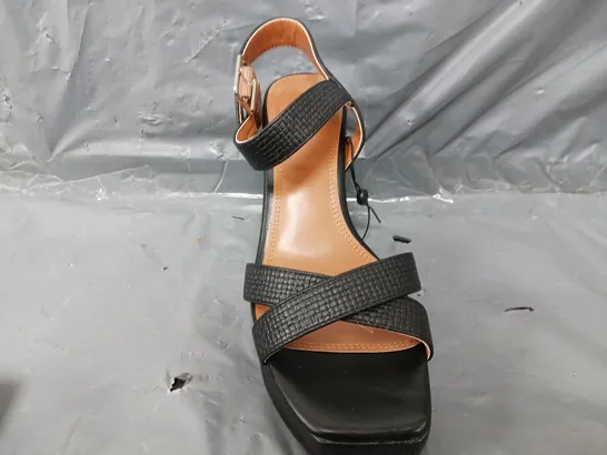 RIVER ISLAND STRAP PLATFORM SANDALS IN BLACK - UK 5