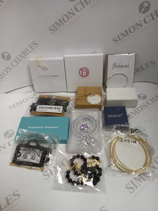 BOX TO CONTAIN APPROX. 35 X ASSORTED ITEMS OF JEWELLERY. BRANDS VARY