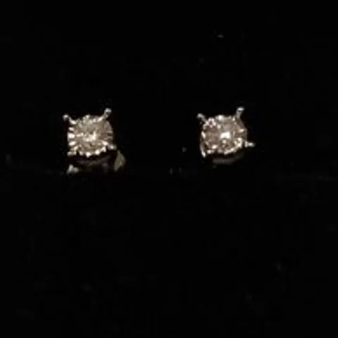 14CT WHITE GOLD DIAMOND SET STUD EARRINGS