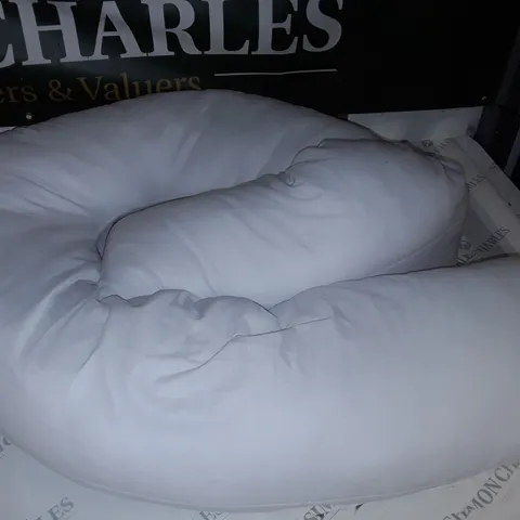 EXTRA LONG U-SHAPED FILLED CUSHION