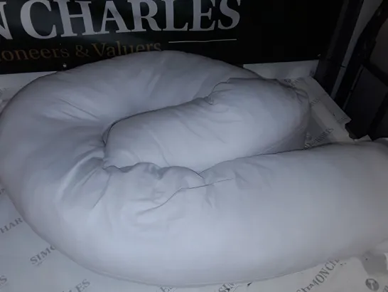 EXTRA LONG U-SHAPED FILLED CUSHION