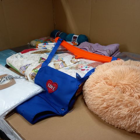 LARGE BOX OF APPROXIMATELY 25 ASSORTED HOUSEHOLD ITEMS TO INCLUDE: WOOL, FABRIC, TOWELS