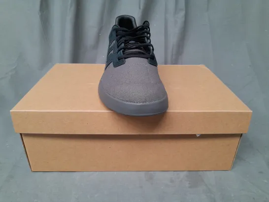 BOXED PAIR OF ADIDAS SLEUTH SHOES IN BLACK/CHARCOAL UK SIZE 12