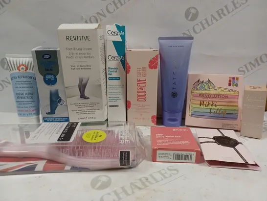 BOX OF APPROX 10 ASSORTED BEAUTY PRODUCTS TO INCLUDE REVITIVE FOOT/LEG CREAM, TATCHA THE RICE WASH, GRUUM BODY WASH BAR, ETC 