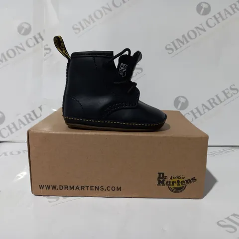 BOXED PAIR OF DR MARTENS INFANT SHOES IN BLACK UK SIZE 1