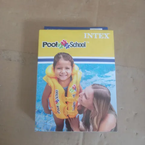 BOX OF APROX 24 INTEX POOL SCHOOL DELUXE SWIM VEST 