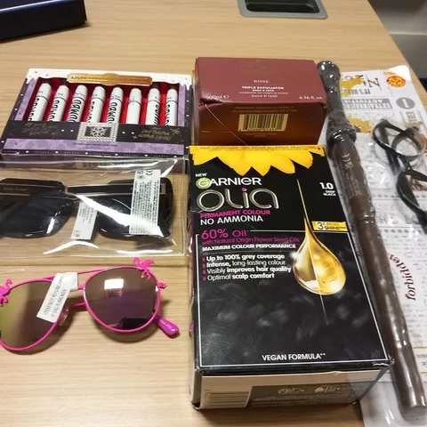 APPROXIMATELY 20 ASSORTED PRODUCTS TO INCLUDE; HARRY POTTER ACCESSORY KIT, MAYBELLINE DREAM URBAN COVER ALL IN ONE, VITALITY BOOST, JACK AND JONES SUNGLASSES AND RIVER ISLAND 90'S SUNGLASSES