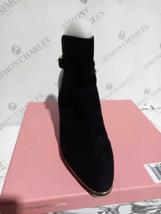 BOXED MODA IN PELLE KANNES BLACK SUEDE ANKLE BOOTS - UK SIZE 7