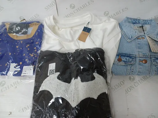 BOX OF APPROXIMATELY 25 ASSORTED CLOTHING ITEMS TO INCUDE - JACKET,  JUMPERS , T-SHIRTS , TROUSERS,ECT 