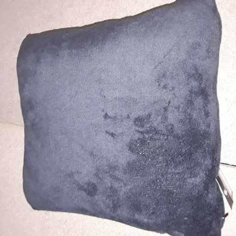 BLACK CUSHION COVER WITH FILLING 45X45CM