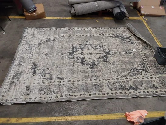 PATTERNED BEIGE/GREY RUG // 285 X 193CM