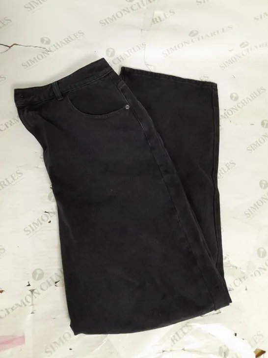 PRETTYLITTLETHING WASHED BLACK DIPPED BACK WAISTBAND BOYFRIEND JEANS SIZE 16