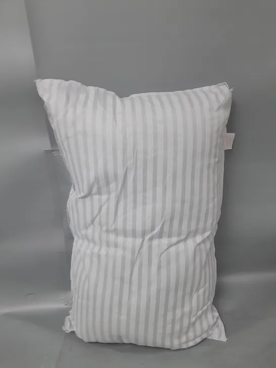 SET OF 4 PILLOWS