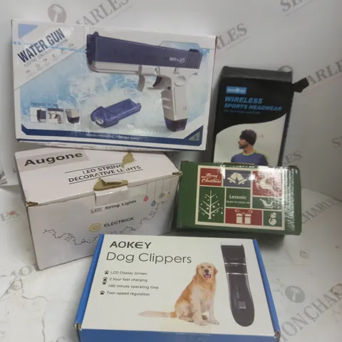 BOX OF APPROXIMATELY 5 ASSORTED ITEMS TO INCLUDE DOG CLIPPERS, WATER GUN, SPORTS HEADWEAR ETC