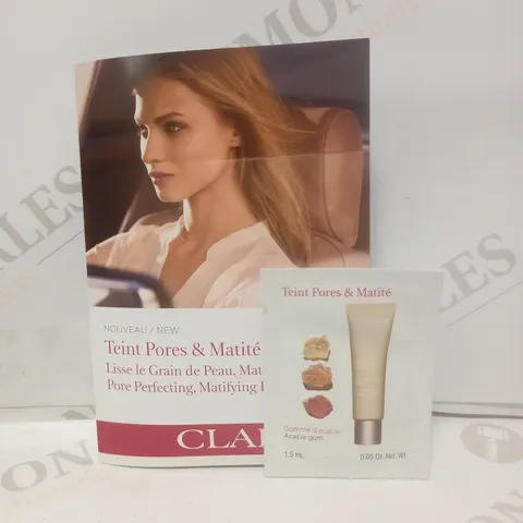 BOX TO CONTAIN APPROX. 250 X CLARINS 04 NUDE AMBER PORE PERFECTING, MATTIFYING FOUNDATION SAMPLES - 1.5ML 