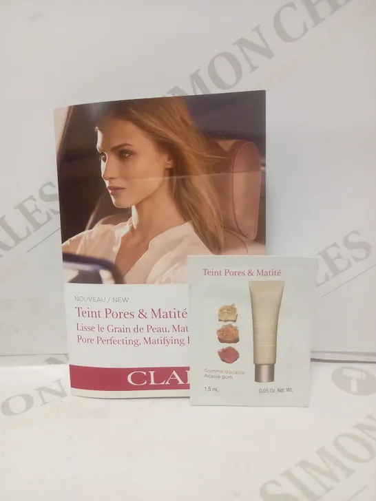 BOX TO CONTAIN APPROX. 250 X CLARINS 04 NUDE AMBER PORE PERFECTING, MATTIFYING FOUNDATION SAMPLES - 1.5ML 