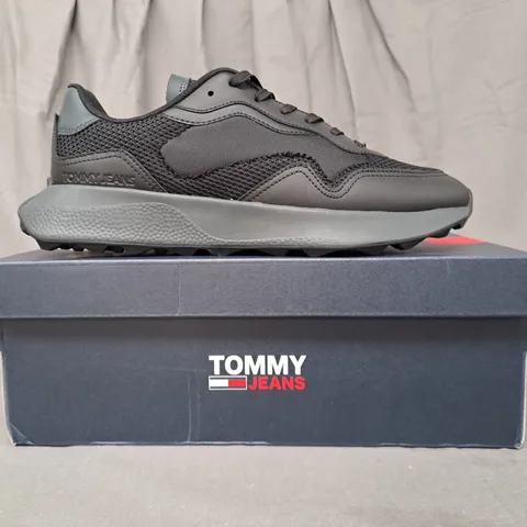 BOXED PAIR OF TOMMY JEANS SHOES IN BLACK UK SIZE 9