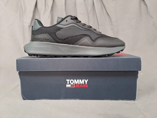 BOXED PAIR OF TOMMY JEANS SHOES IN BLACK UK SIZE 9