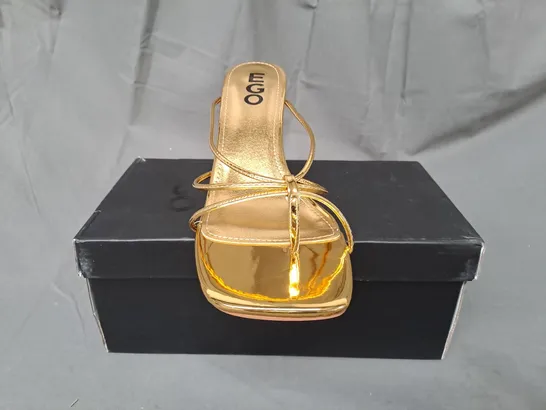 BOXED PAIR OF EGO TOE-POST HEELED SANDALS IN METALLIC GOLD UK SIZE 8