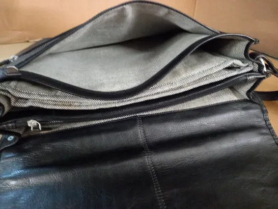 LEATHER LOOK MULTI COMPARTMENT MESSENGER BAG