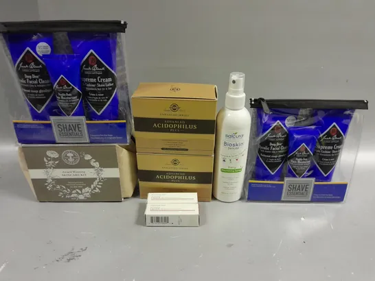 APPROXIMATELY 15 ASSORTED HEALTH AND BEAUTY ITEMS TO INCLUDE SHAVE ESSENTIALS, PERRICONE AND NEALS YARD