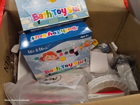 PALLET OF 6 BOXES ASSORTED ITEMS, INCLUDING, BATH TOY SETS, YOYO CASES, CUSHION COVERS, WATER BOTTLES, SHOPPING BAG.