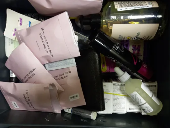 LOT OF APPROXIMATELY 20 ASSORTED HEALTH & BEAUTY ITEMS, TO INCLUDE GARNIER, TRESEMME, HIMALAYA, ETC