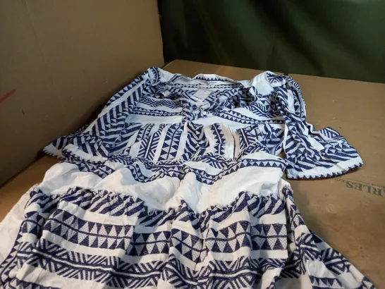 BLUE/WHITE MOSAIC COTTON SHIRT SIZE 18